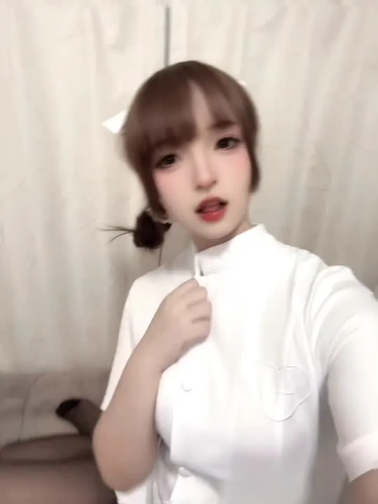 神楽坂真冬 cosplay album Kagurazaka Manatsu: Seksi na Duty Nurse - Video 77