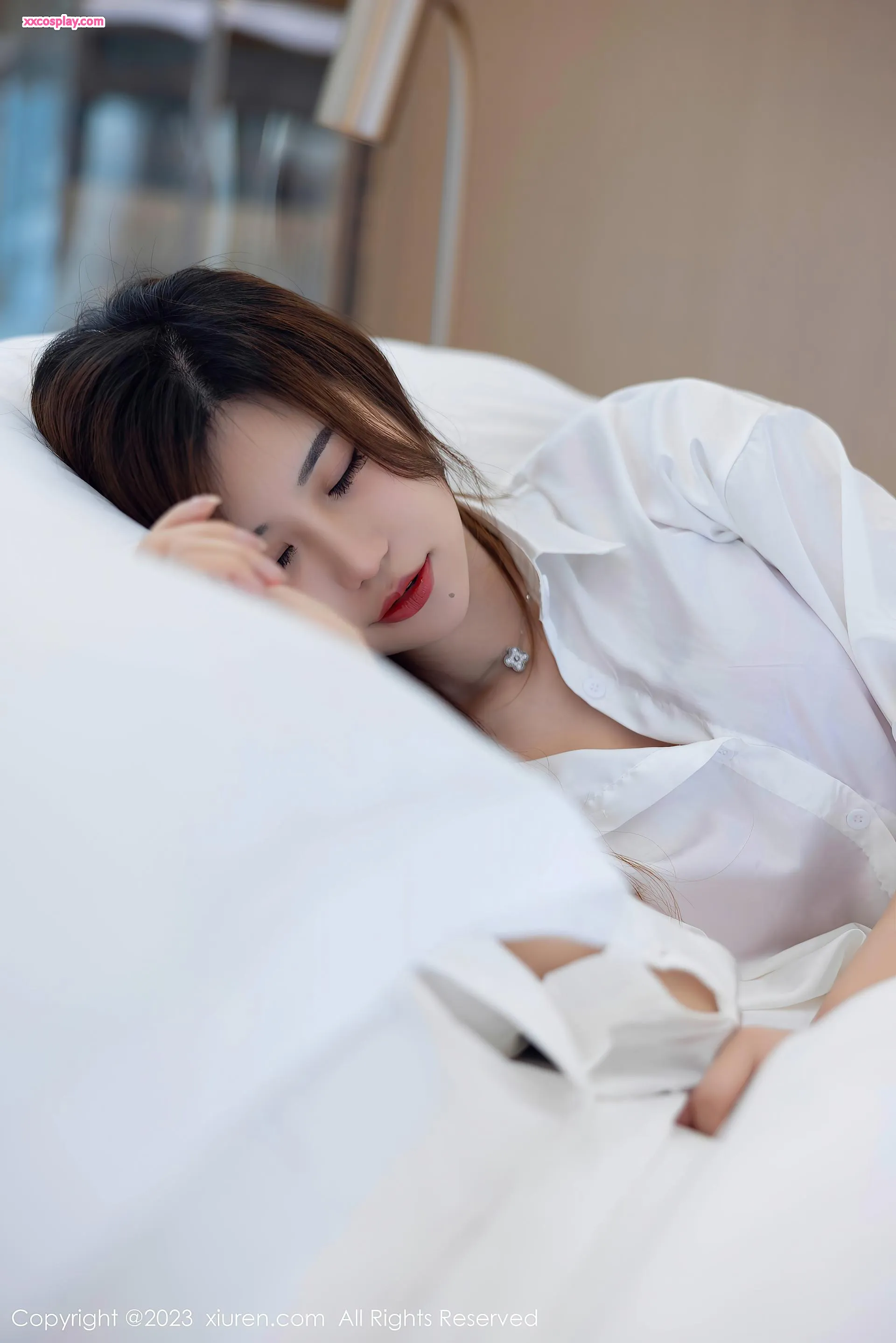 Kirika Ula Lingerie Basah Menggoda di Pinggir Kolam Renang