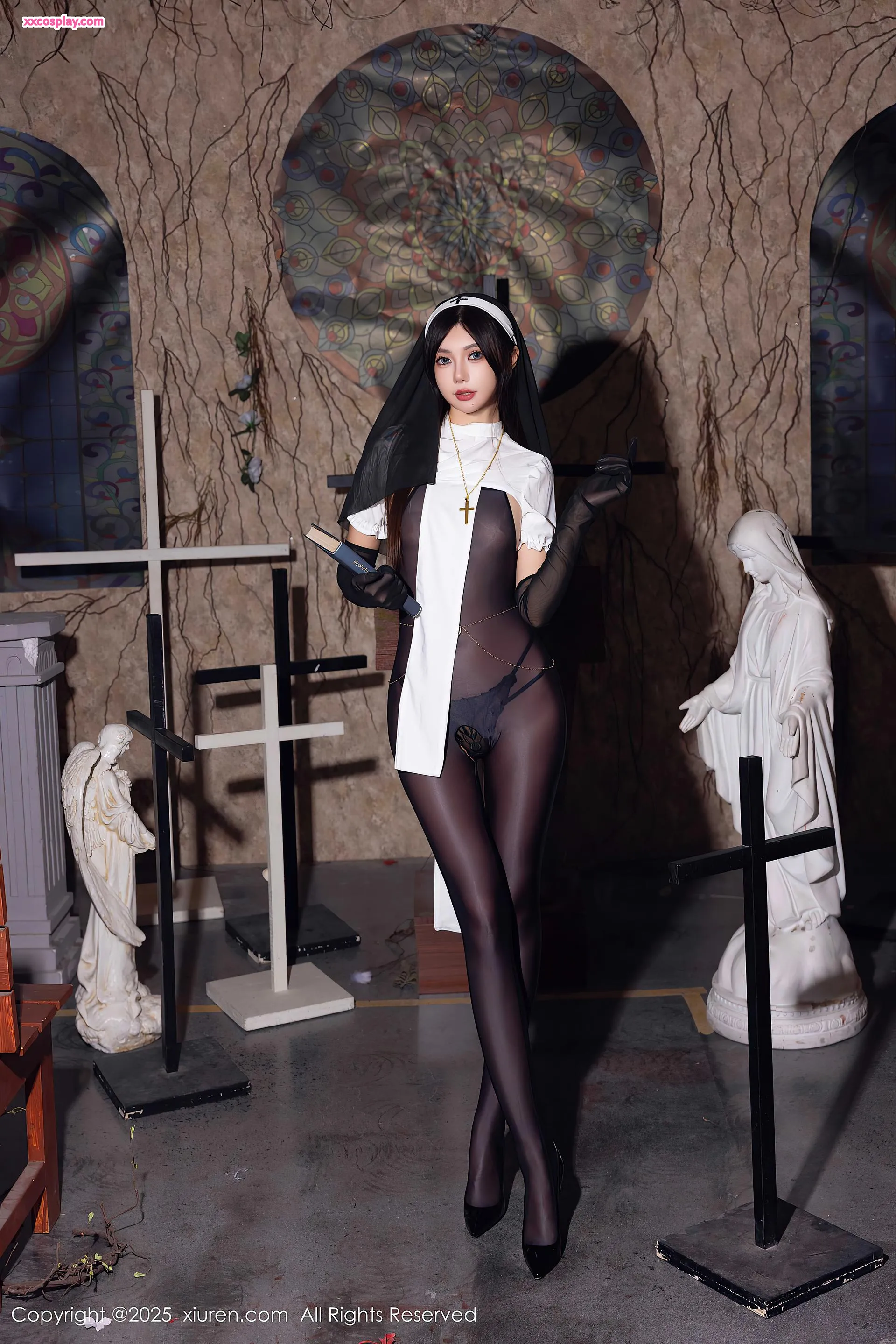 Kirika Ula Trong Xiêm Y Sơ Cải Đạo Gothic Với Xích
