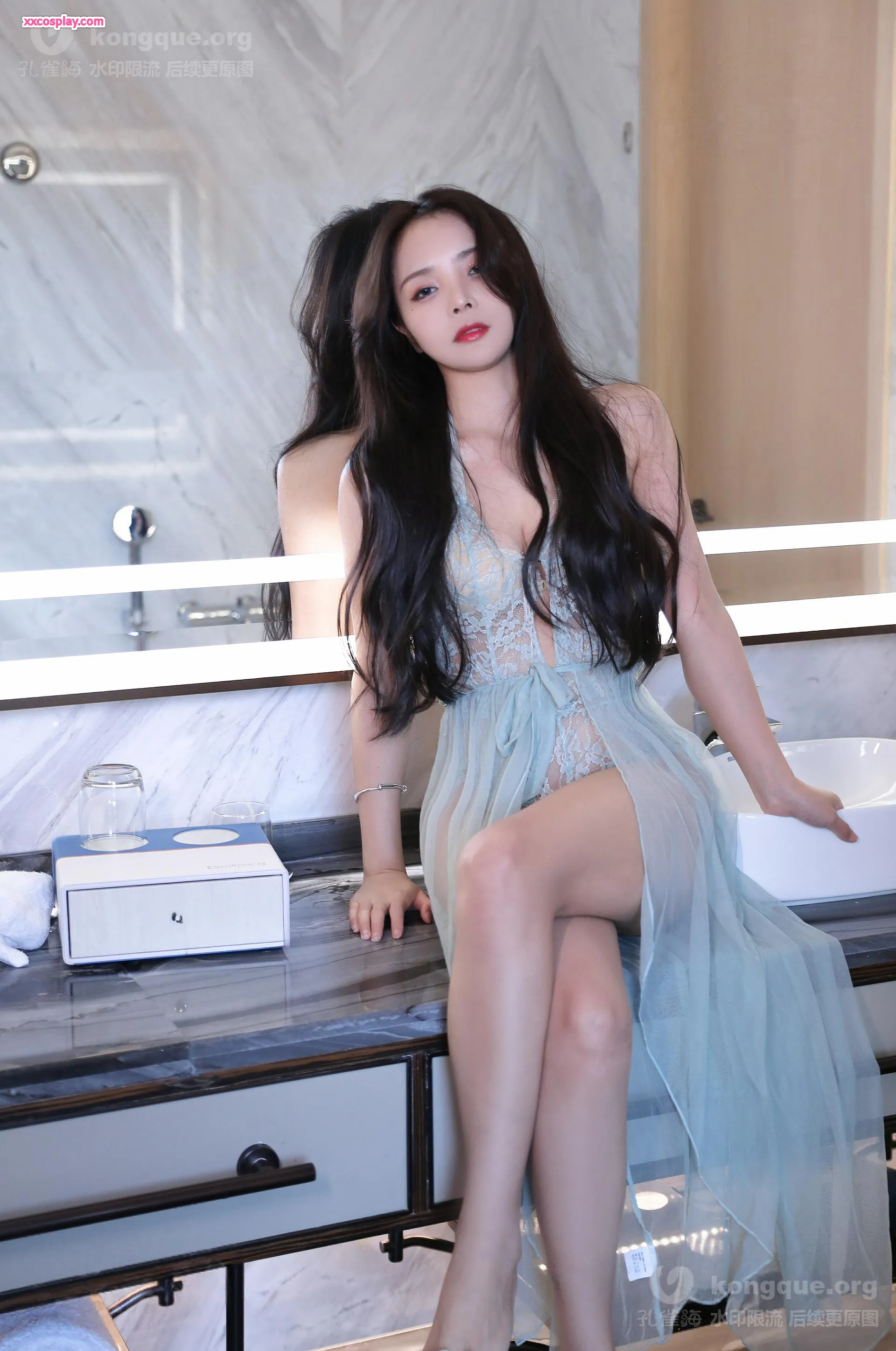 Su Yanyan Ayi Camisola Azul Transparente