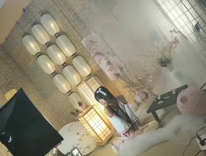 萌芽儿o0 cosplay album Mengyaer o0 - Miko Tukang Kuil yang Memikat - Video 24