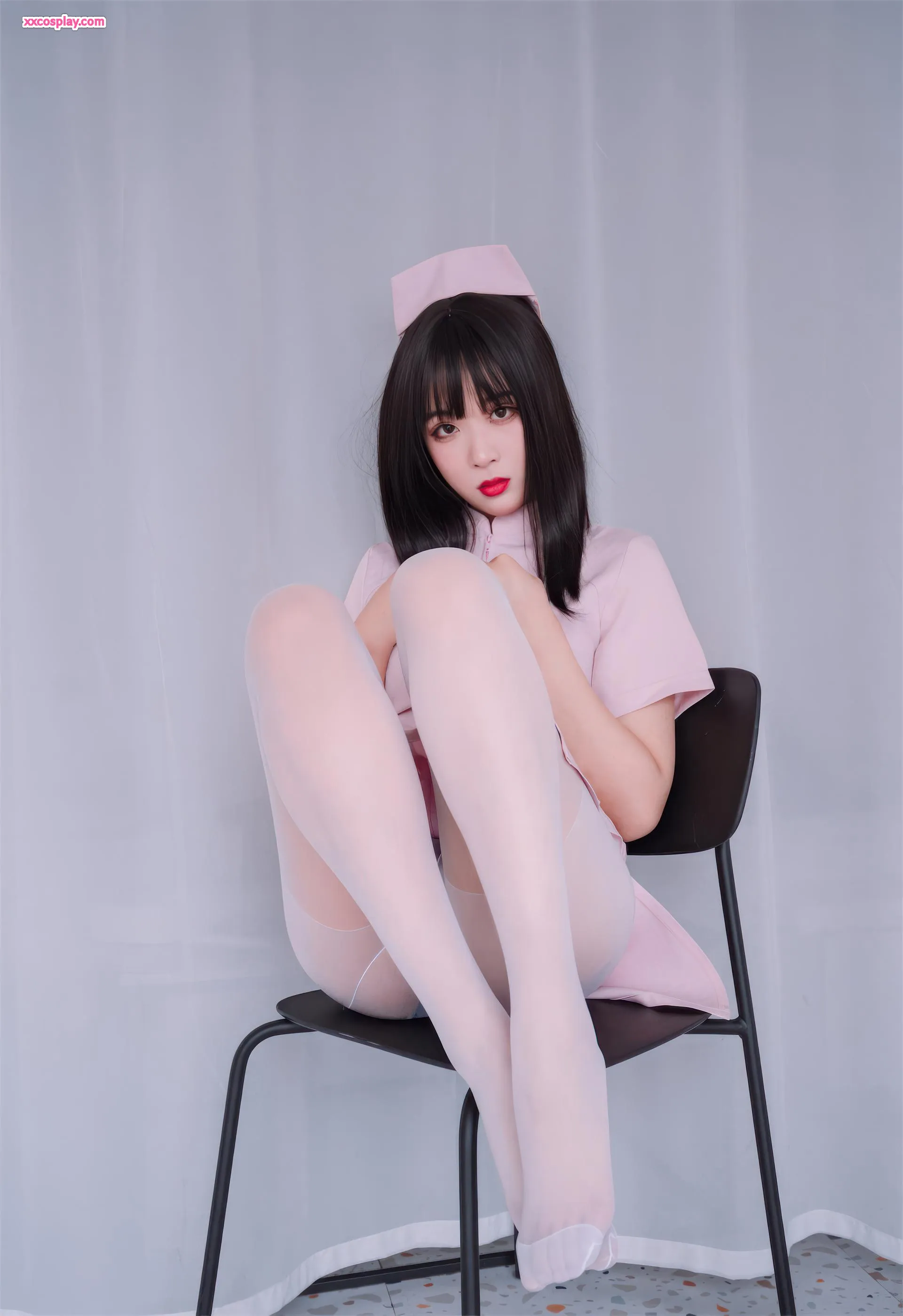 Xuan Xiao Xuejie - Y tá Hồng