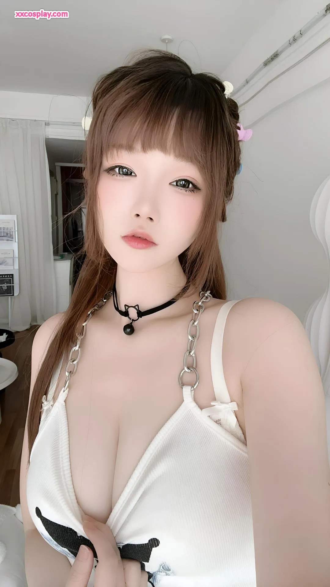 쉐칭 아스트라: 섹시 데님 숏팬츠