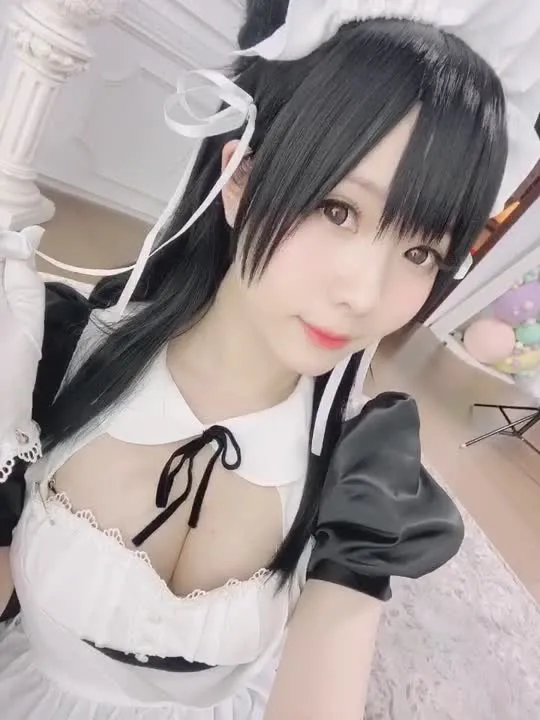 霜月shimo cosplay album 霜月shimo：爱宕女仆 - Video 18