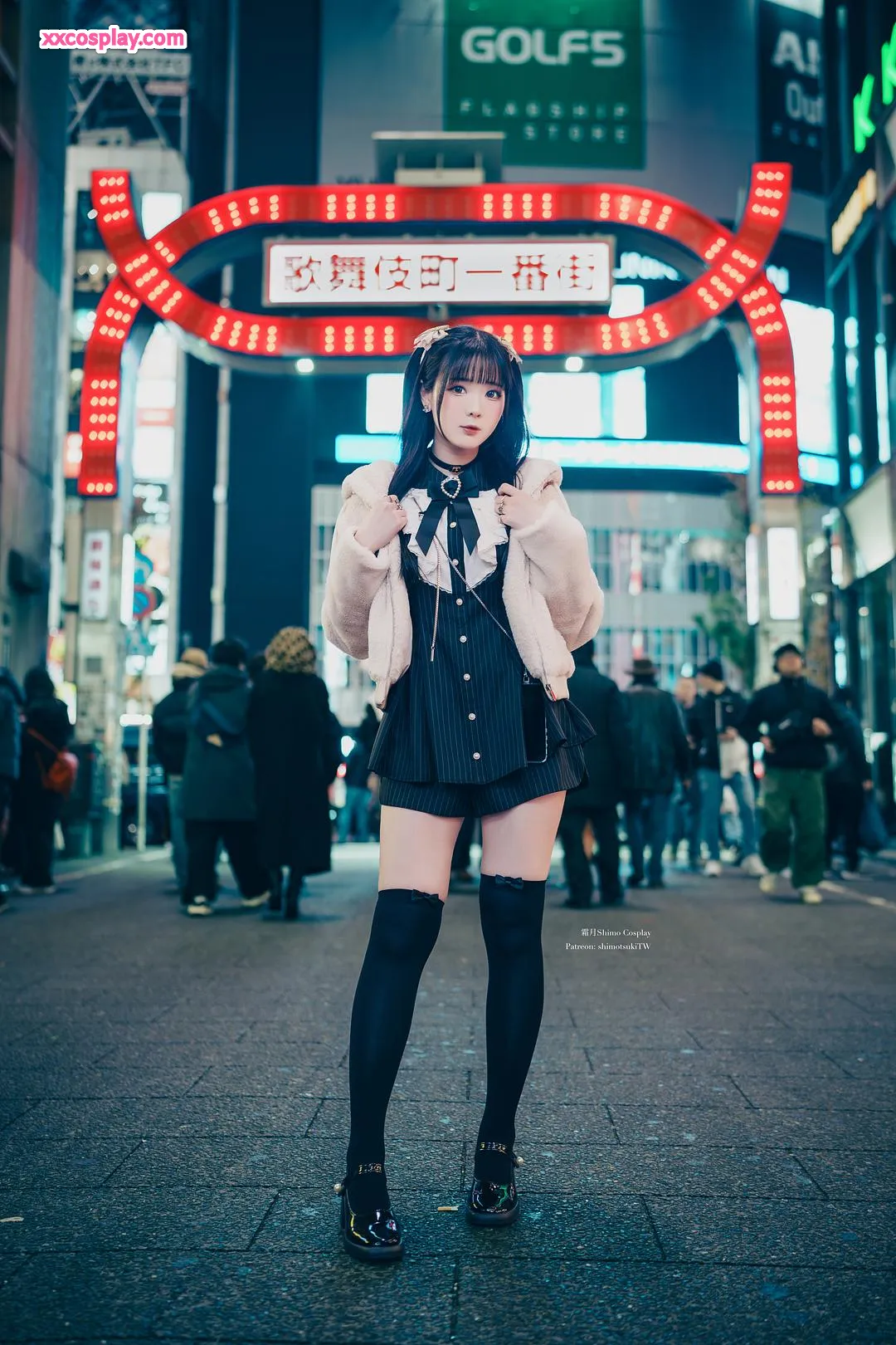 Shimo Level 3 : Nuits Néon & Lingerie en Dentelle