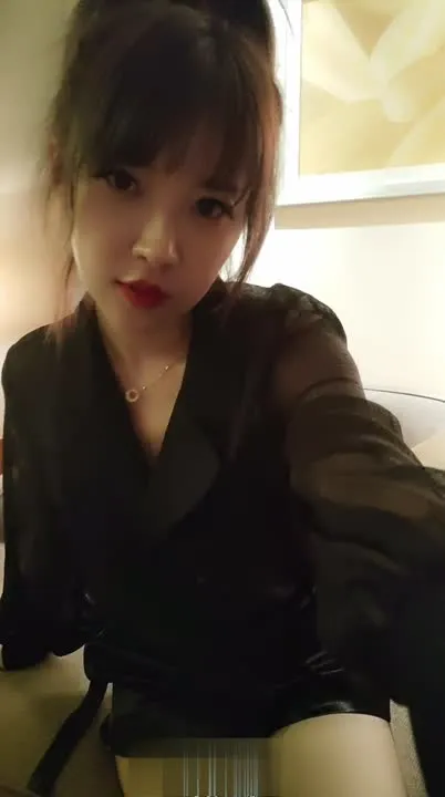 เซียงเฉาเหมียวลู่ลู่ เซลฟี่ถุงน่องดำ