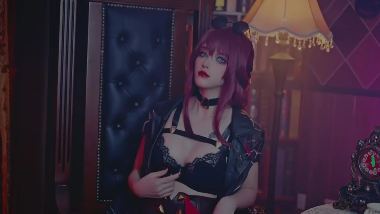 鹿八岁 cosplay album Lu Basui como Kafka - Honkai: Star Rail - Video 62