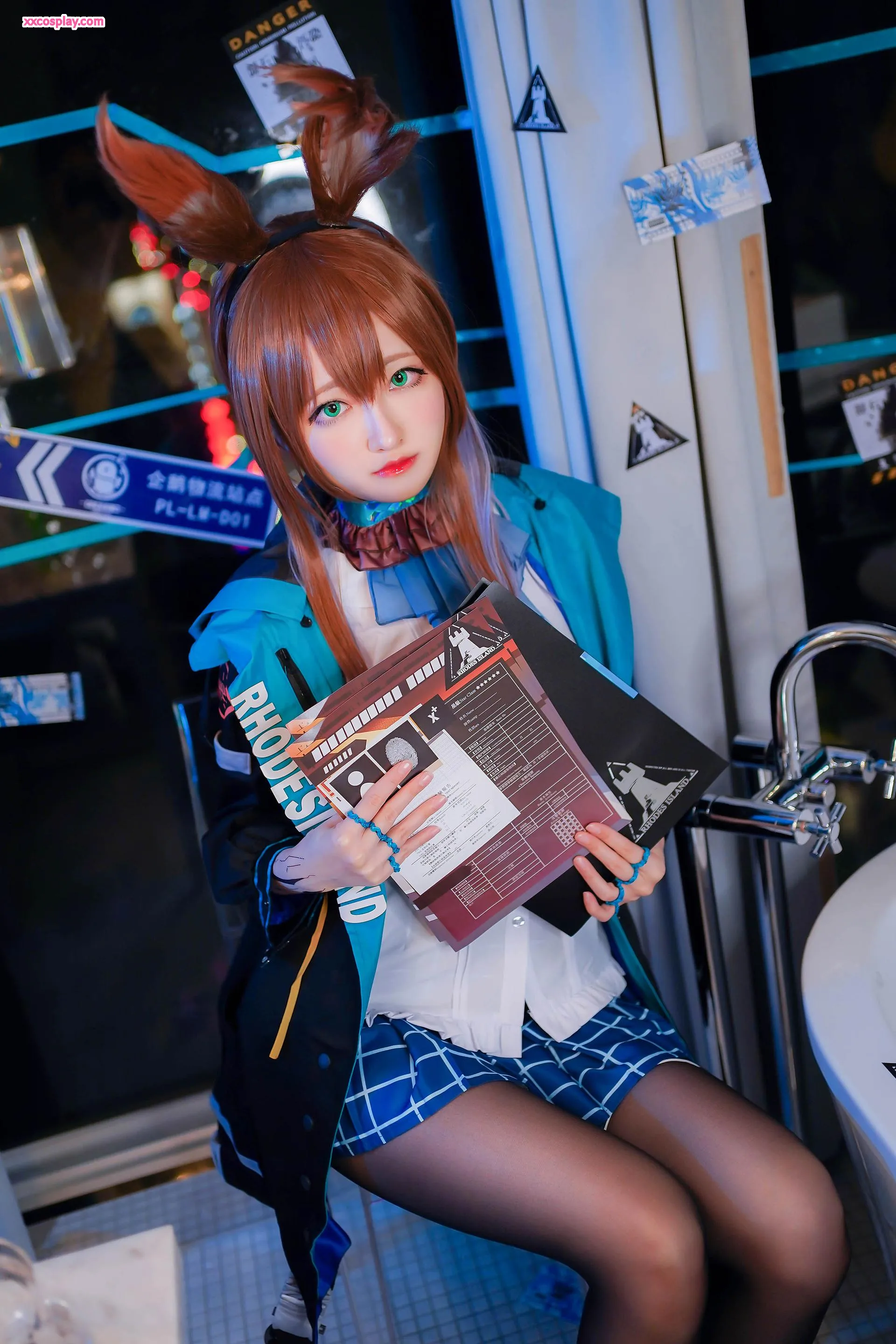 Arty como Amiya 2 - Cosplay Arknights
