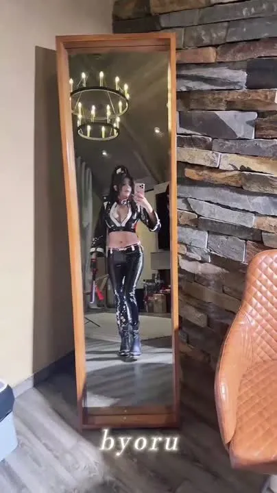 Byoru cosplay album Byoru bilang Mai Shiranui sa Black Latex Outfit - Video 50