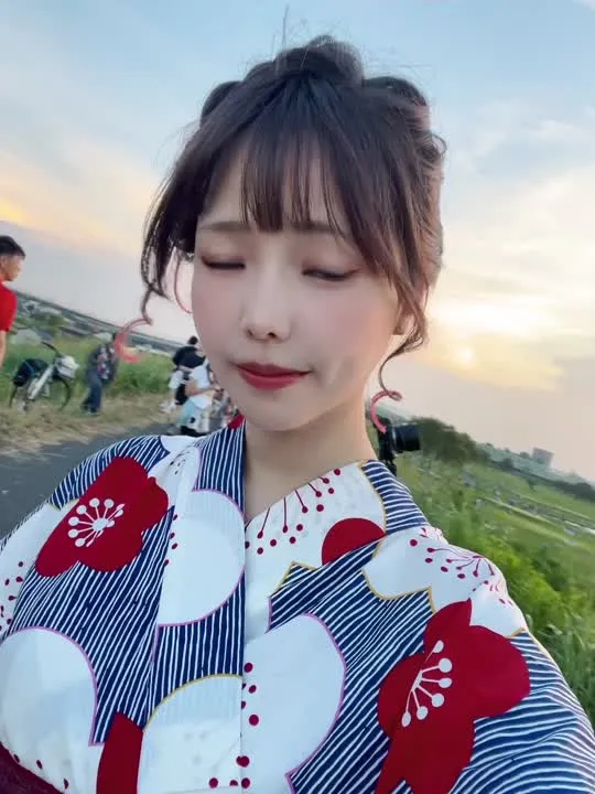 ElyEE子 cosplay album ElyEE子 Sommernacht-Feuerwerk - Video 44