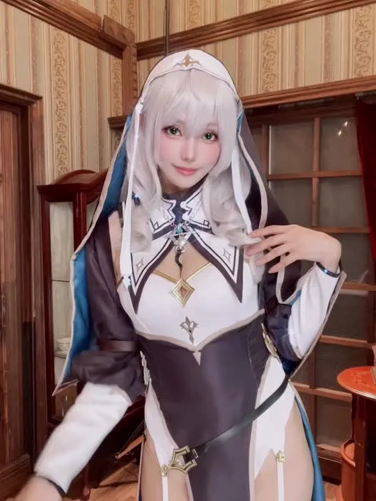 ElyEE子 cosplay album ElyEE子 als Shirogane Noel Nonne - Video 28
