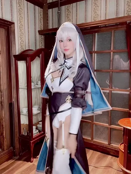ElyEE子 cosplay album ElyEE子 als Shirogane Noel Nonne - Video 33
