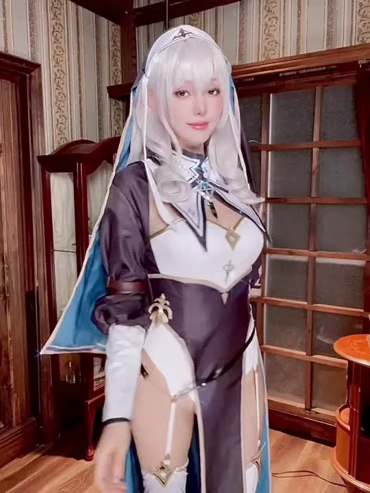 ElyEE子 cosplay album ElyEE子 als Shirogane Noel Nonne - Video 34