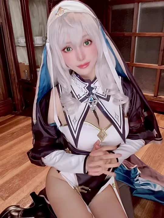 ElyEE子 cosplay album ElyEE子 als Shirogane Noel Nonne - Video 35