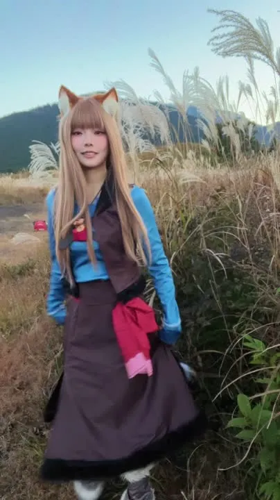 ElyEE子 cosplay album ElyEE子 Soft Glow: Sói và Ánh Dương Ấm Áp - Video 53