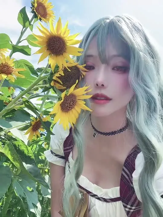 ElyEE子 cosplay album ElyEE子 ในบท Kazami Yuuka ทะเลดอกทานตะวัน - Video 41