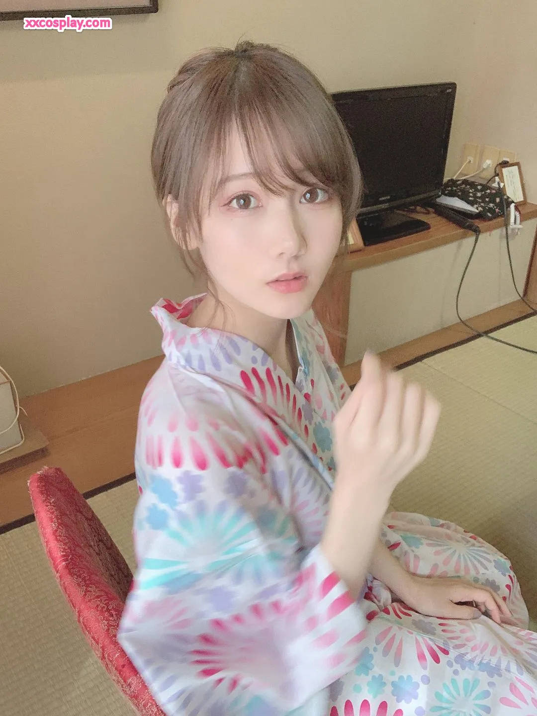 KenKen en Yukata à Motifs Feux d'Artifice