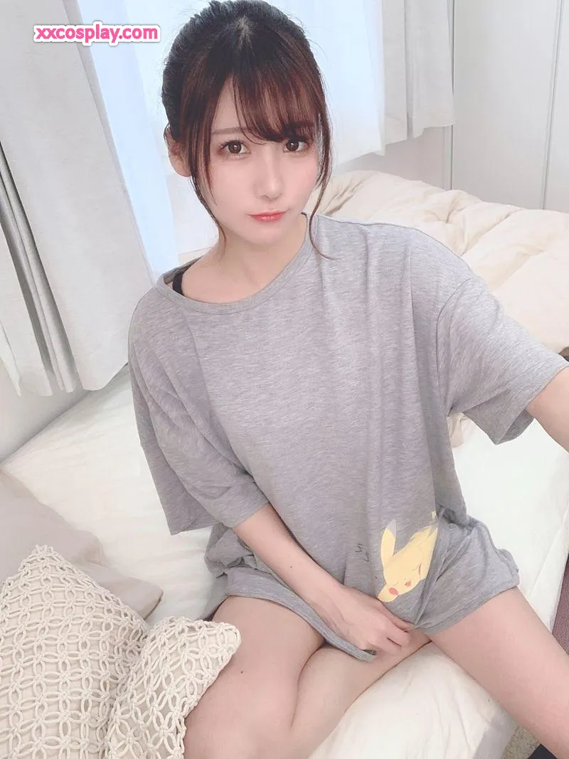La gravure adorable de KenKen en pyjama Pikachu