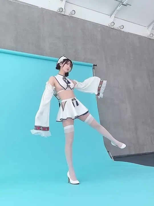 KenKen けん研 (けんけん) cosplay album Agradecimento de Abril da KenKen: Flor de Respiração do Bebê - Video 10