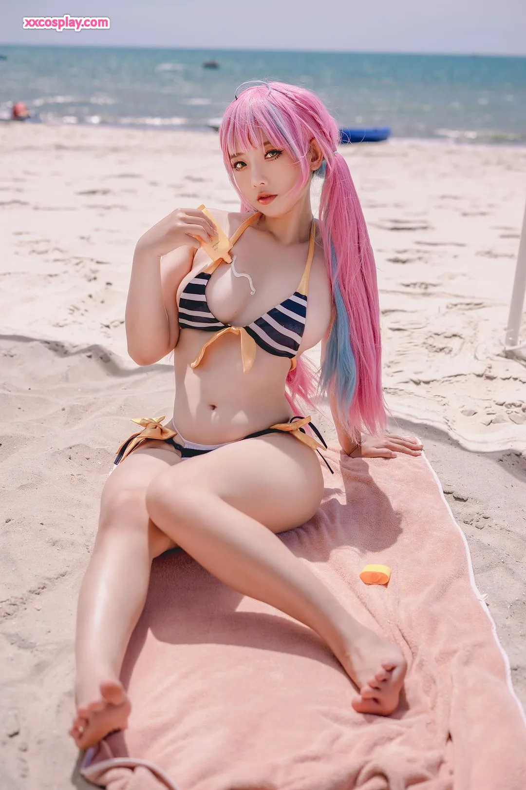 Messie Huang - Bikini Aqua