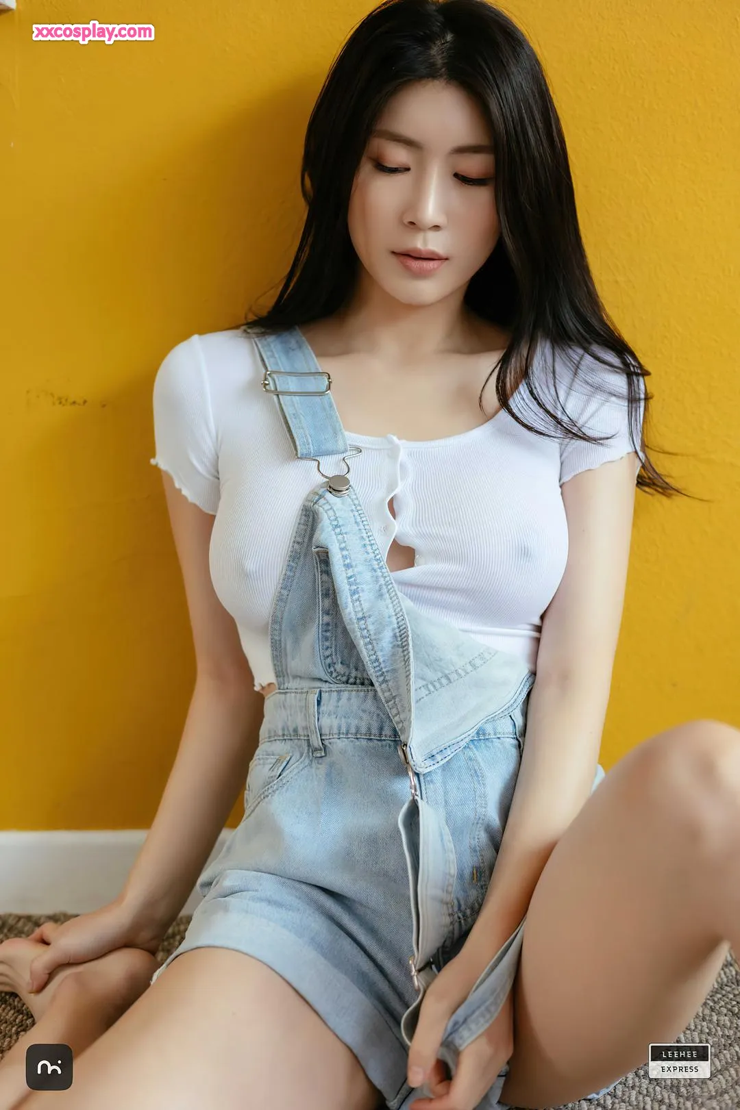 Min.E – Lingerie Putih Menggoda