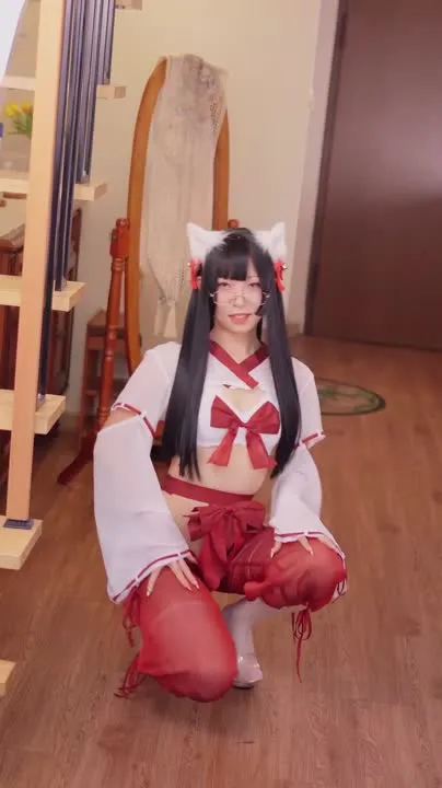 Money冷冷 cosplay album Money冷冷: 매혹적인 무녀 사당 무녀 - Video 62