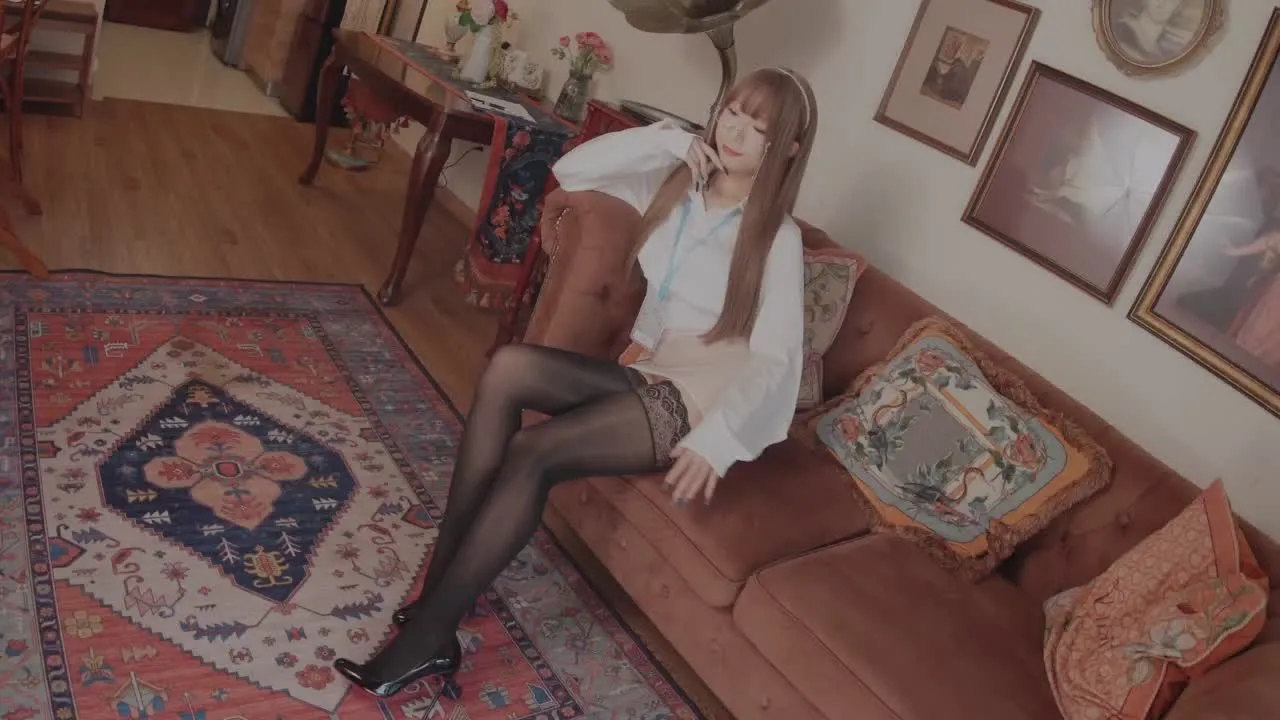 Money冷冷 cosplay album Money冷冷：透明OLメガネ娘 - Video 60