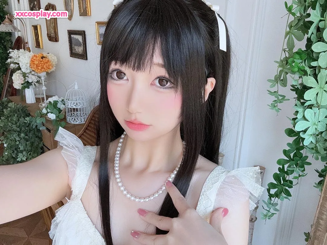 Nagesa魔物喵 trong váy Lolita dễ thương
