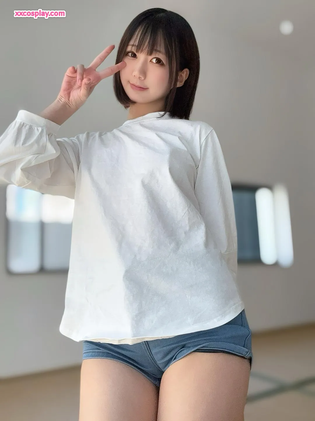 Nagesa魔物喵: Playful Short Pants Gravure