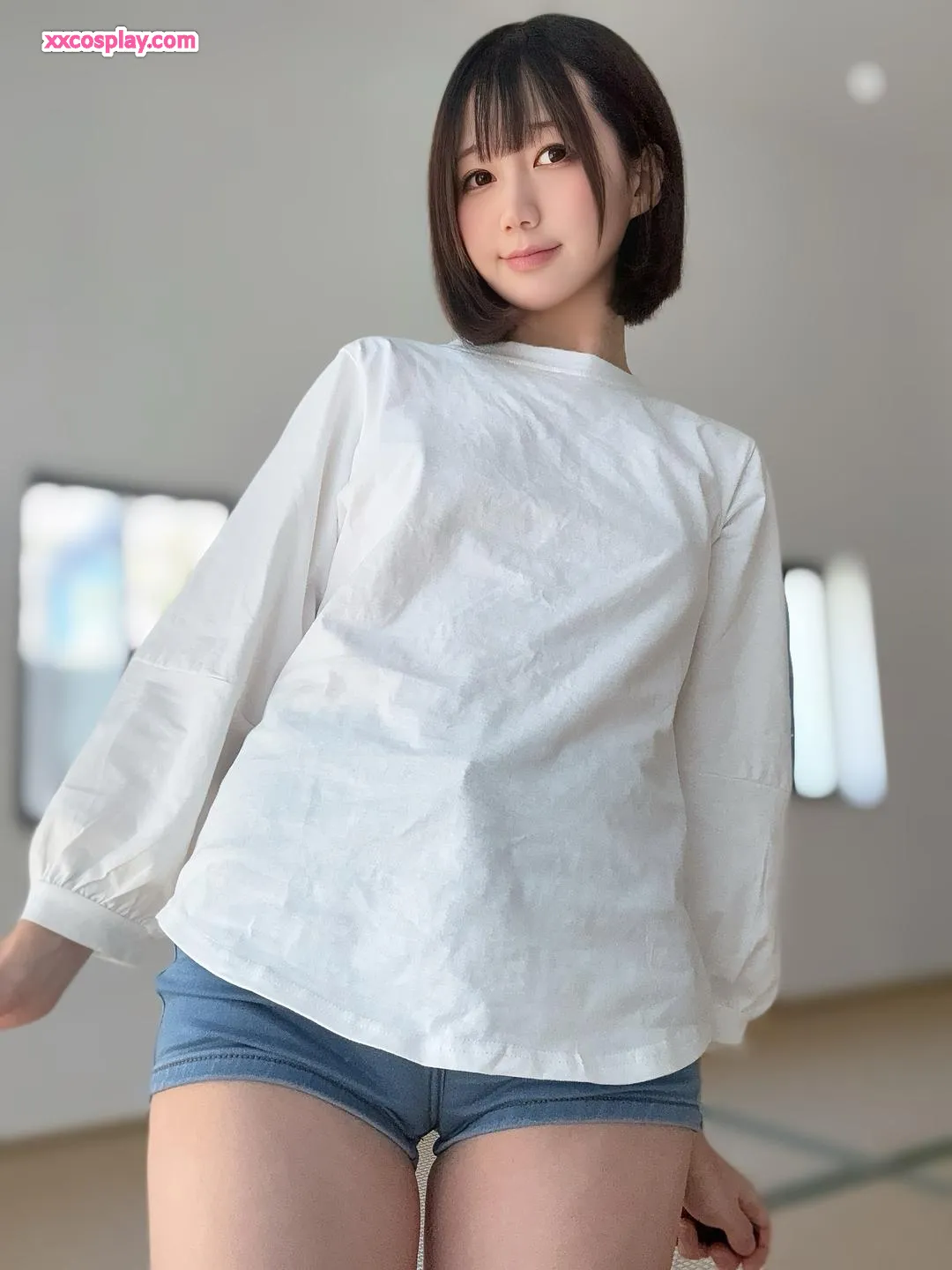 Nagesa魔物喵 in Tight Denim Shorts