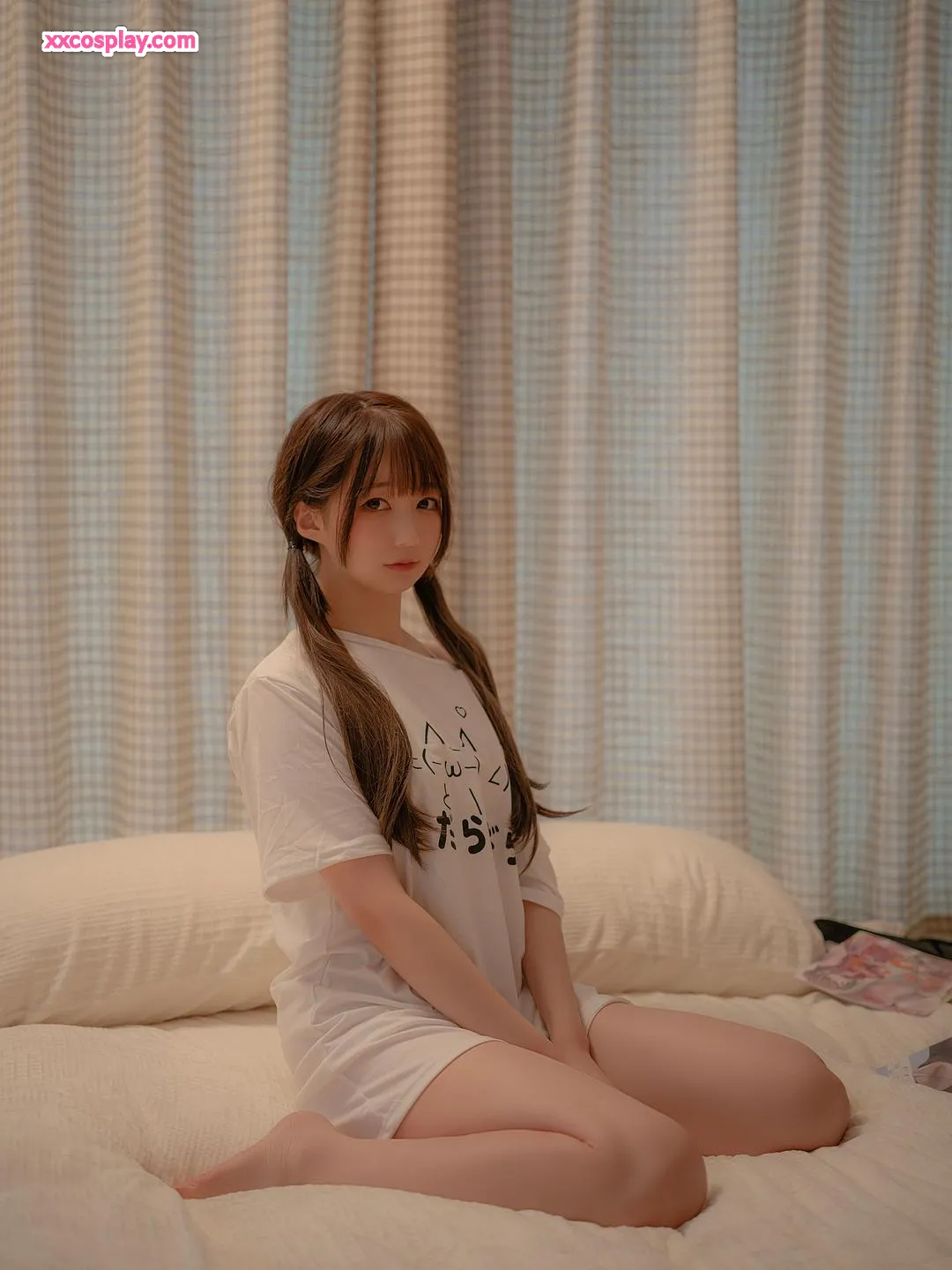 Nagesa Mamono Nyan in Her Room