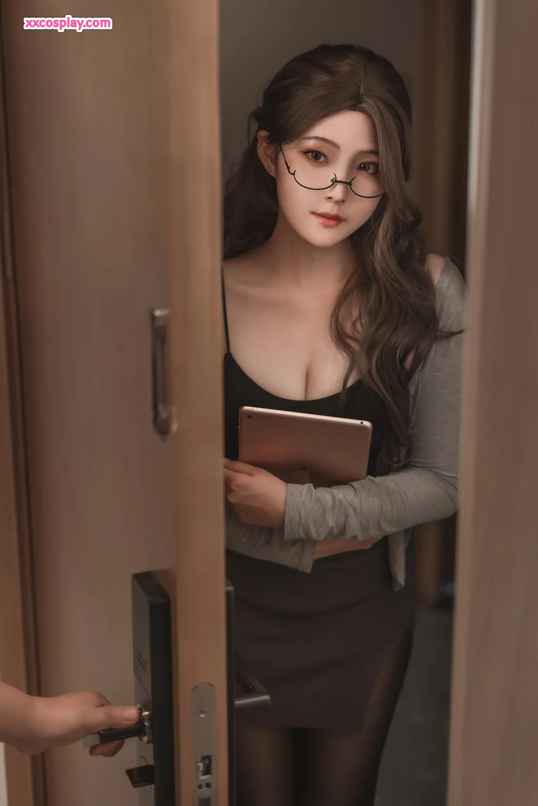 Natsuko: Seductive Bound Office Lady