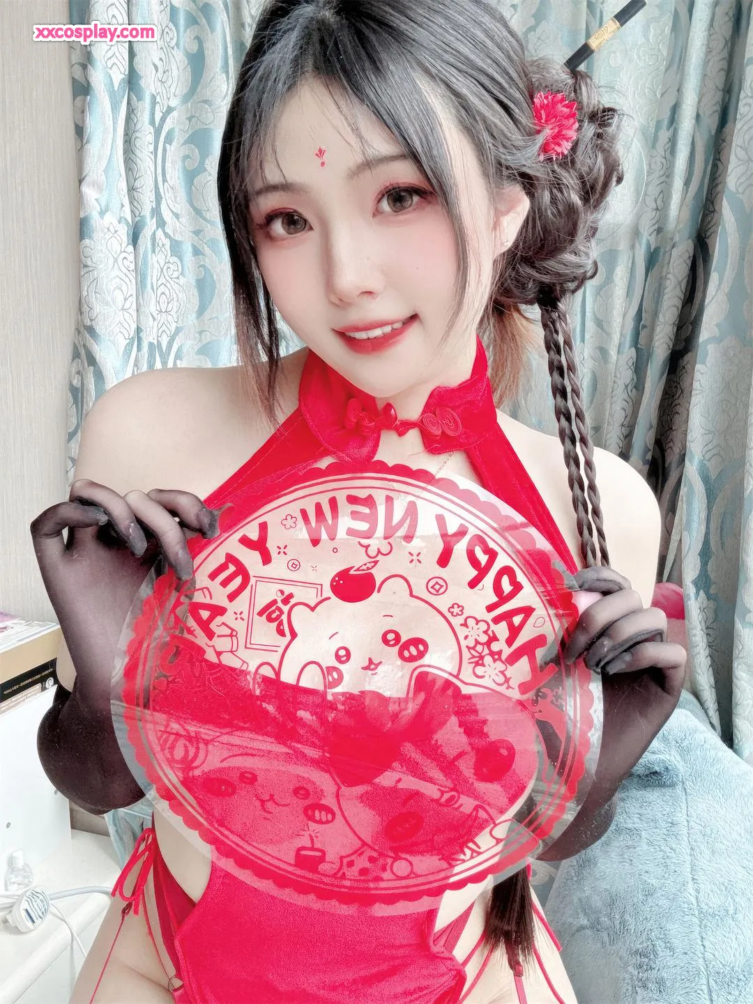 Natsuko夏夏子: Dragon Year Qipao Seduction