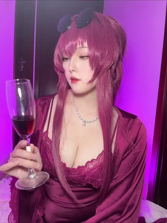 Natsuko夏夏子 cosplay album Natsuko夏夏子：卡芙卡睡衣诱惑 - 崩坏：星穹铁道 Cosplay - Video 35