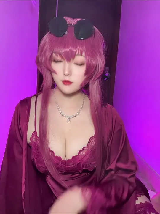Natsuko夏夏子 cosplay album Natsuko夏夏子：卡芙卡睡衣诱惑 - 崩坏：星穹铁道 Cosplay - Video 38