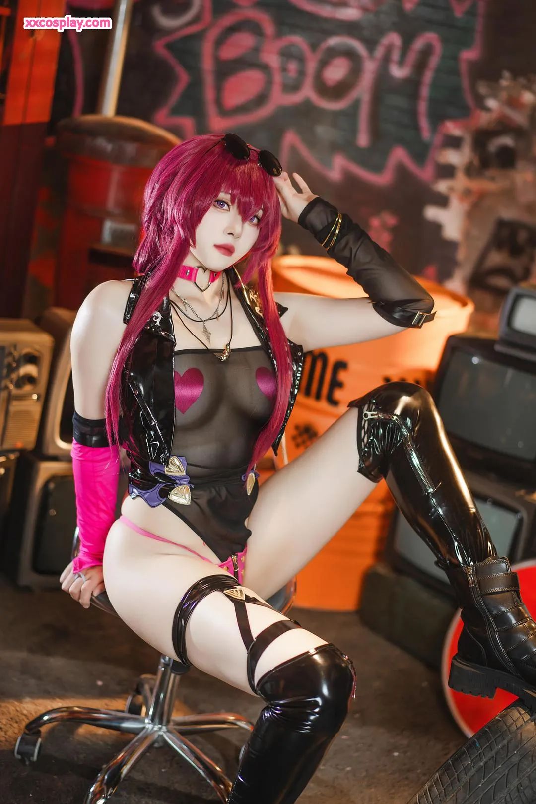 Natsuko夏夏子 as Punk Kafka (Honkai: Star Rail)