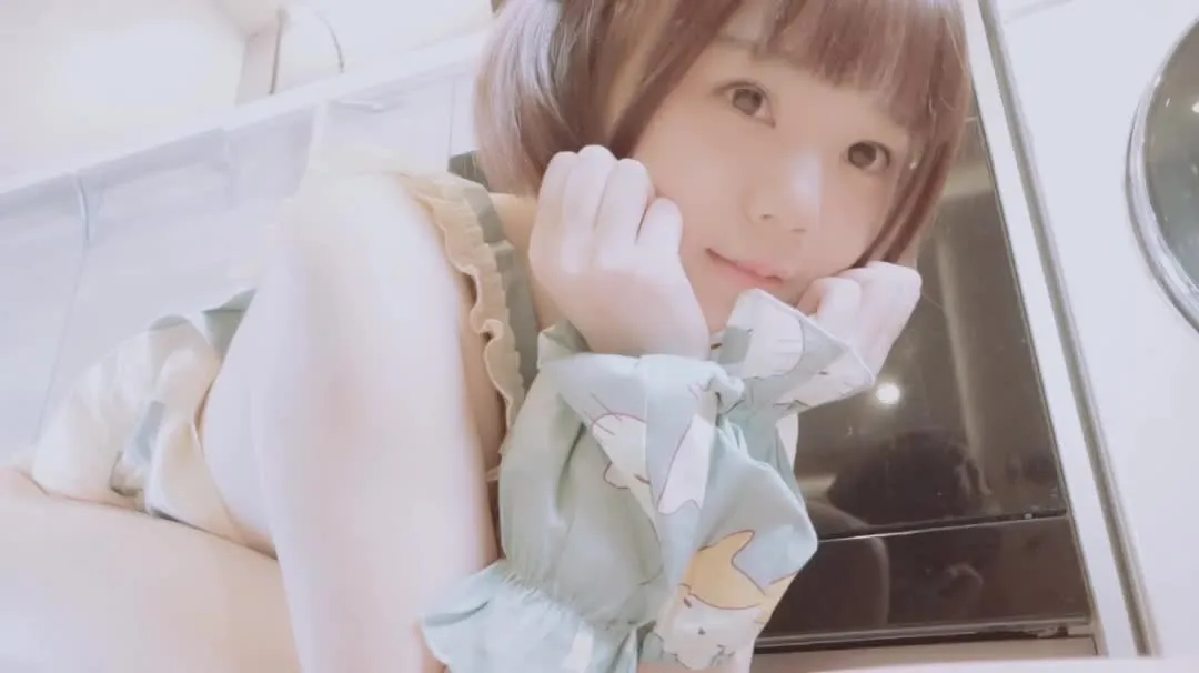 Nikumikyo cosplay album Nikumikyo Naked Apron - Video 11
