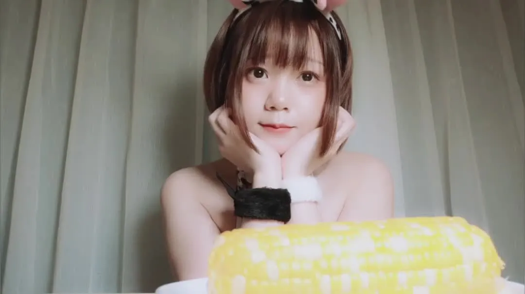 Nikumikyo cosplay album Nikumikyo Sexy Kuhmädchen Gravure - Video 9