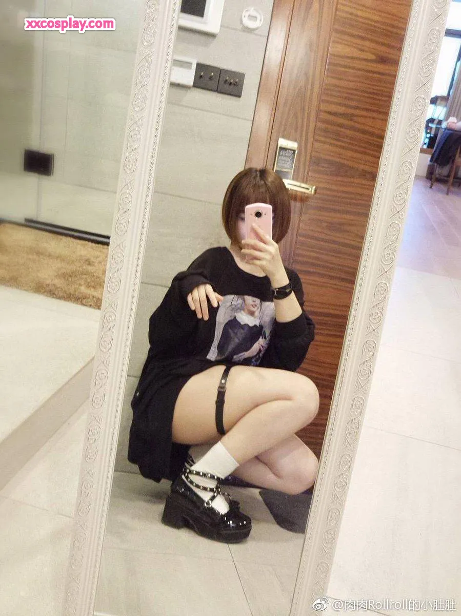 Nikumikyo Casual Oversized Sweater Selfies
