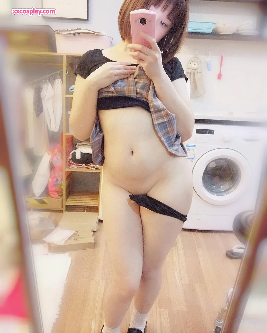 Nikumikyo JK School Uniform Selfies