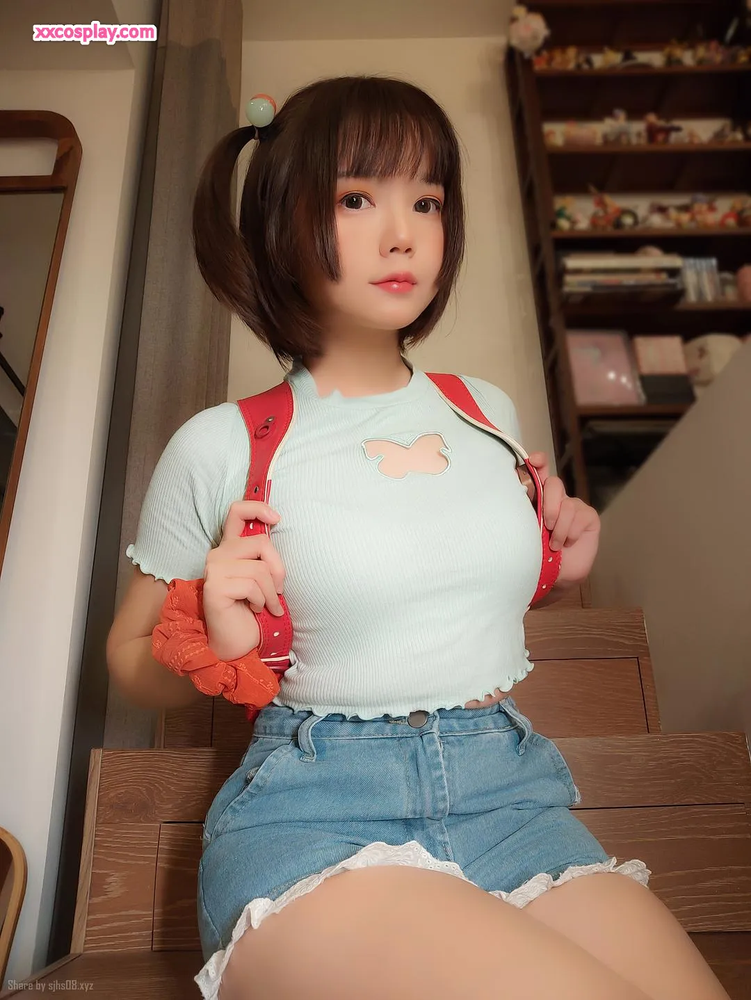 Nikumikyo 的荷叶边牛仔热裤写真