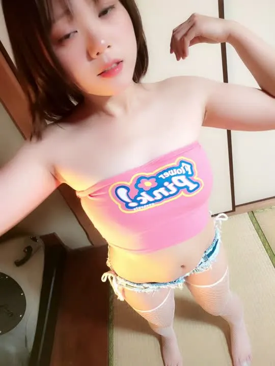 Nikumikyo cosplay album Nikumikyo's Seductive Body Show - Video 3