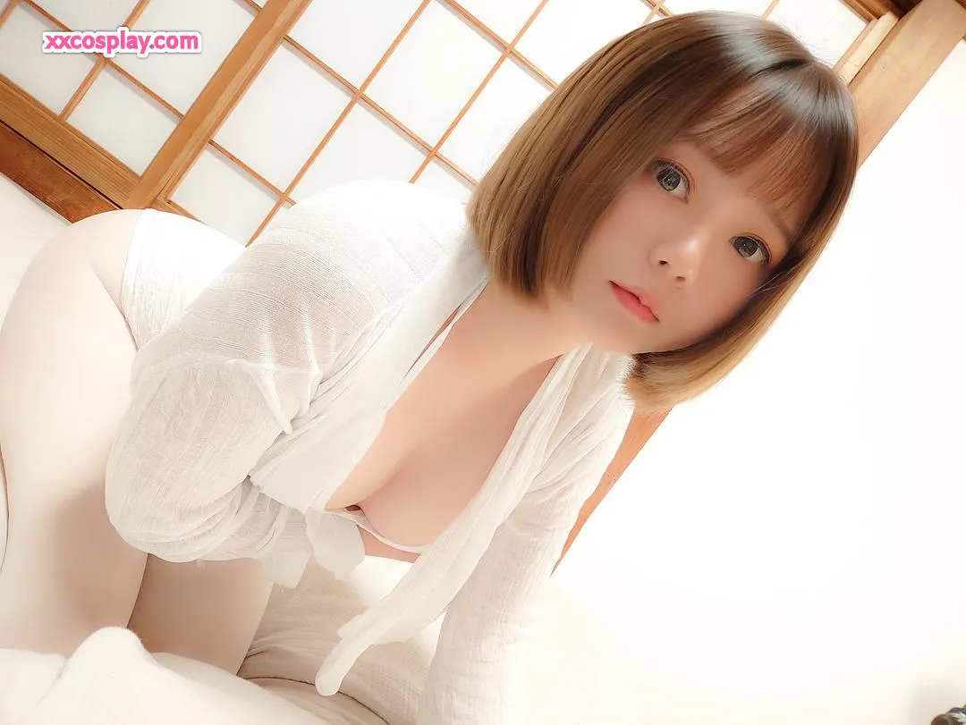 Nikumikyo: Am I Cute? Seductive White Lingerie