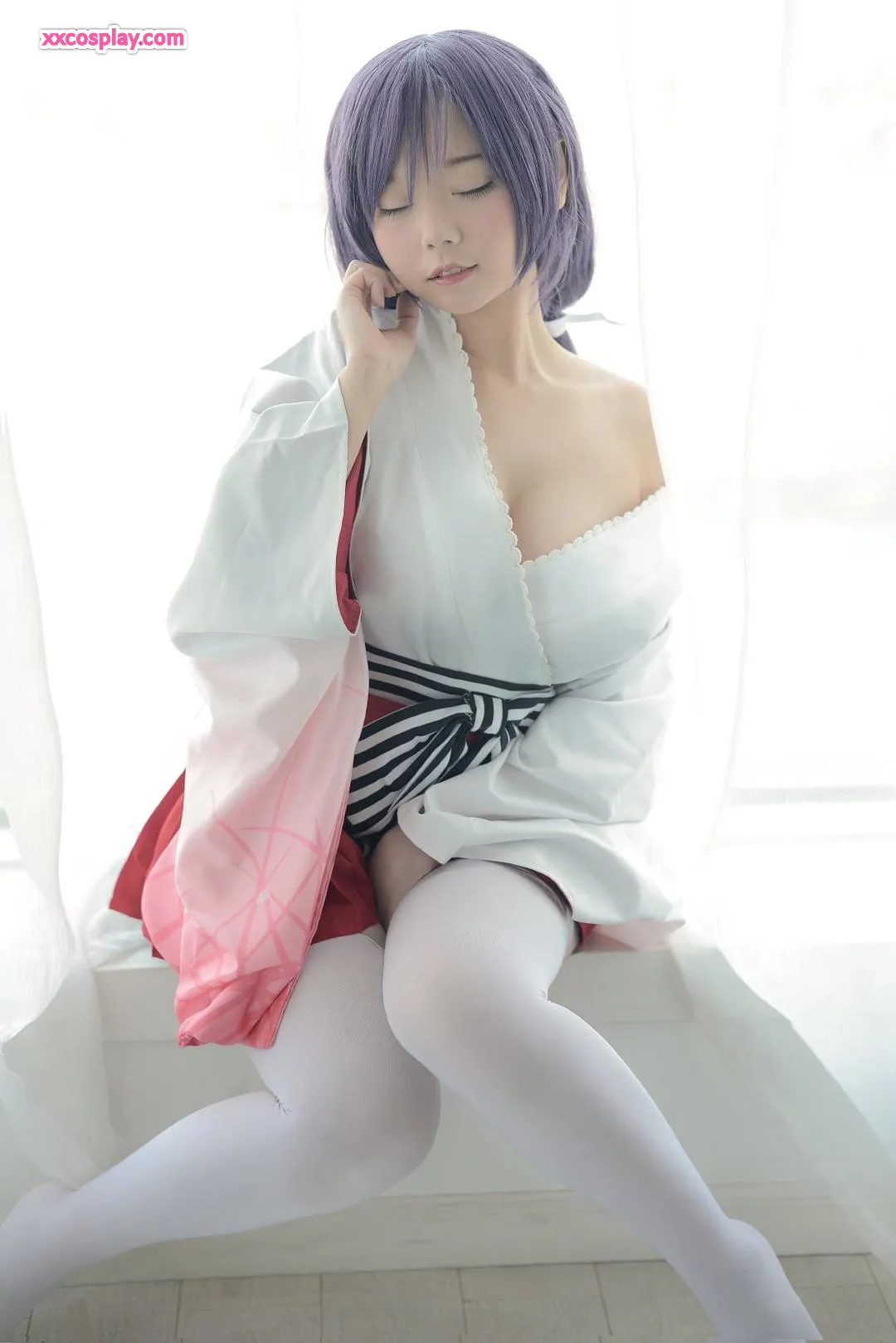 Nikumikyo's Seductive Kimono