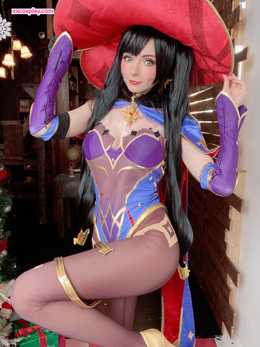 Peach Milky ในบทบาท Mona: คอสเพลย์ Genshin Impact สุดเย้ายวน
