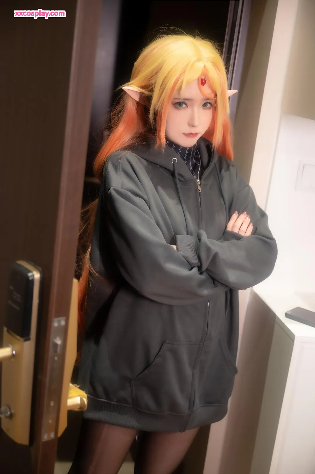 Quan冉有点饿's Seductive Elf Cosplay Pure Edition