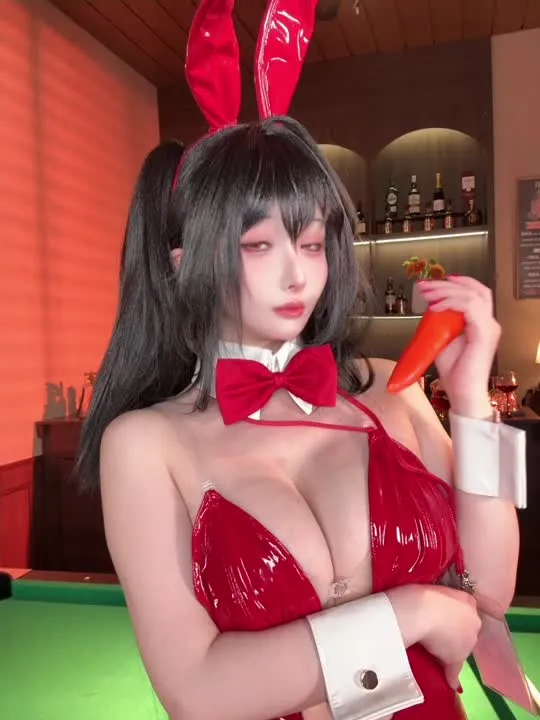 Rioko凉凉子 cosplay album Rioko 凉凉子 化身大凤：诱惑桌球兔女郎（碧蓝航线） - Video 57