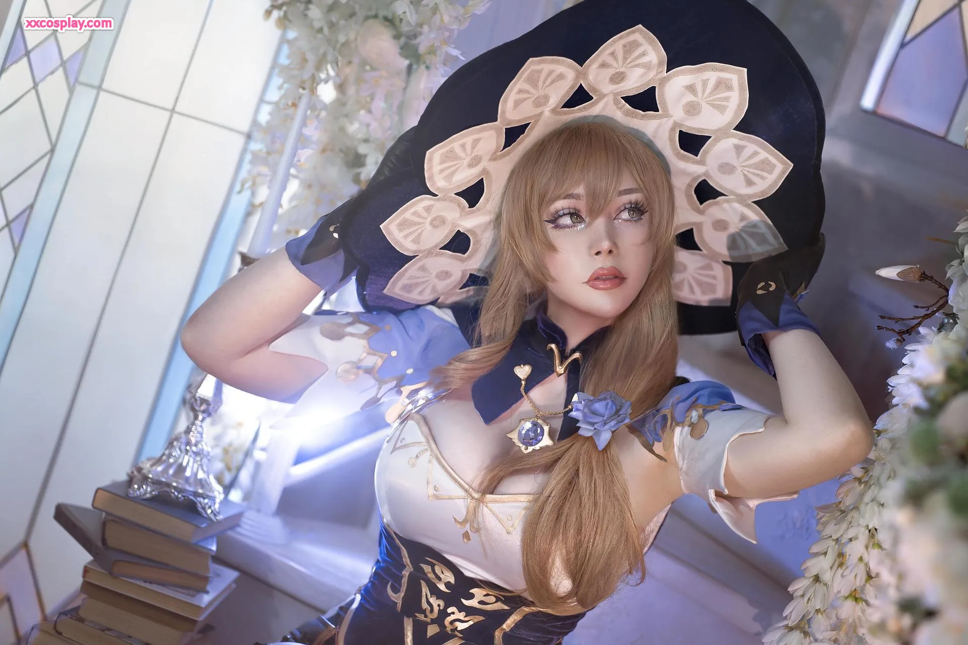 Sayathefox trong vai Lisa - Cosplay Genshin Impact