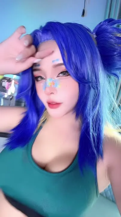Sayo Momo cosplay album 沙世桃：Neon Valorant 身體油寫真 - Video 54
