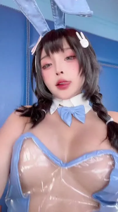 Sayo Momo cosplay album Sayo Momo como Mary (NIKKE) Coelha Médica - Video 117